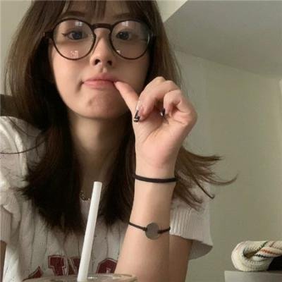 不愿恋爱的雀斑小姐